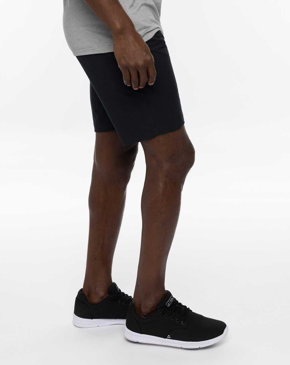 Travis Mathew Bermuda Short 8in Black | TWSDFVX-12