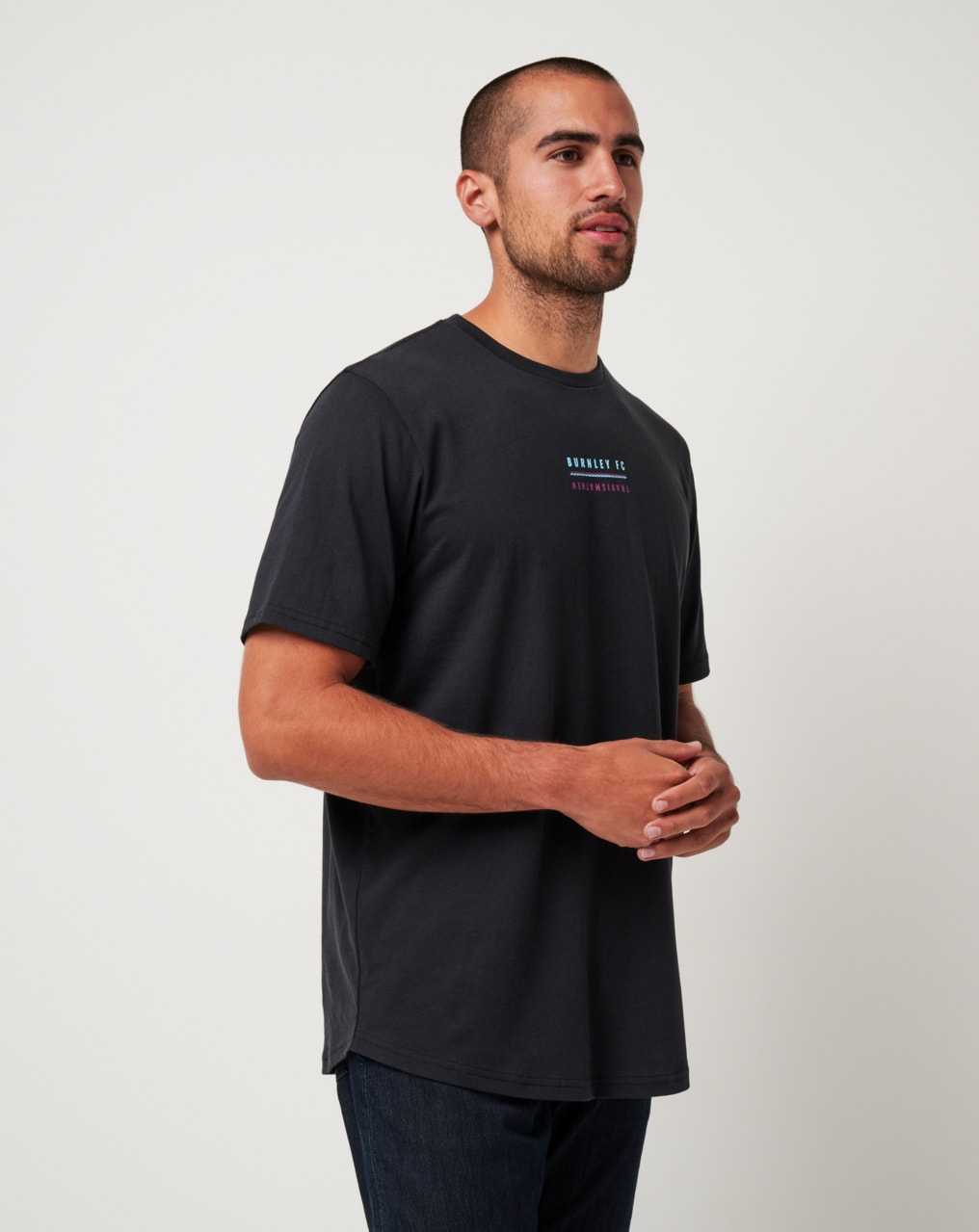 Travis Mathew Burnley Buy Out Tee Black | MIWOXLH-14