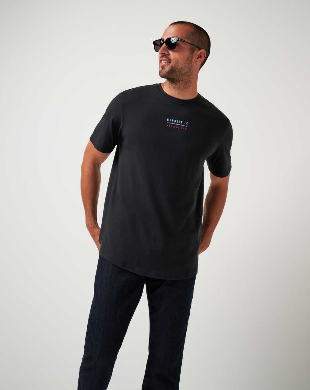 Travis Mathew Burnley Buy Out Tee Black | MIWOXLH-14