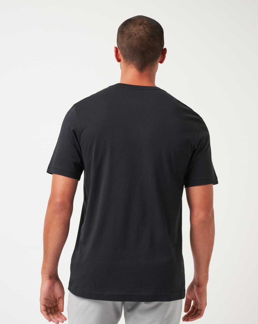 Travis Mathew Burnley Slide Show Tee Black | ICTVXFA-40