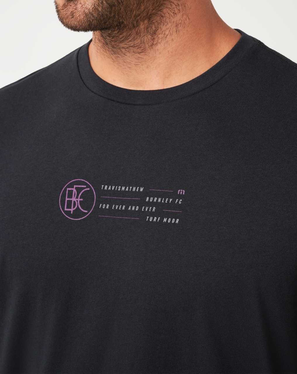 Travis Mathew Burnley Slide Show Tee Black | ICTVXFA-40