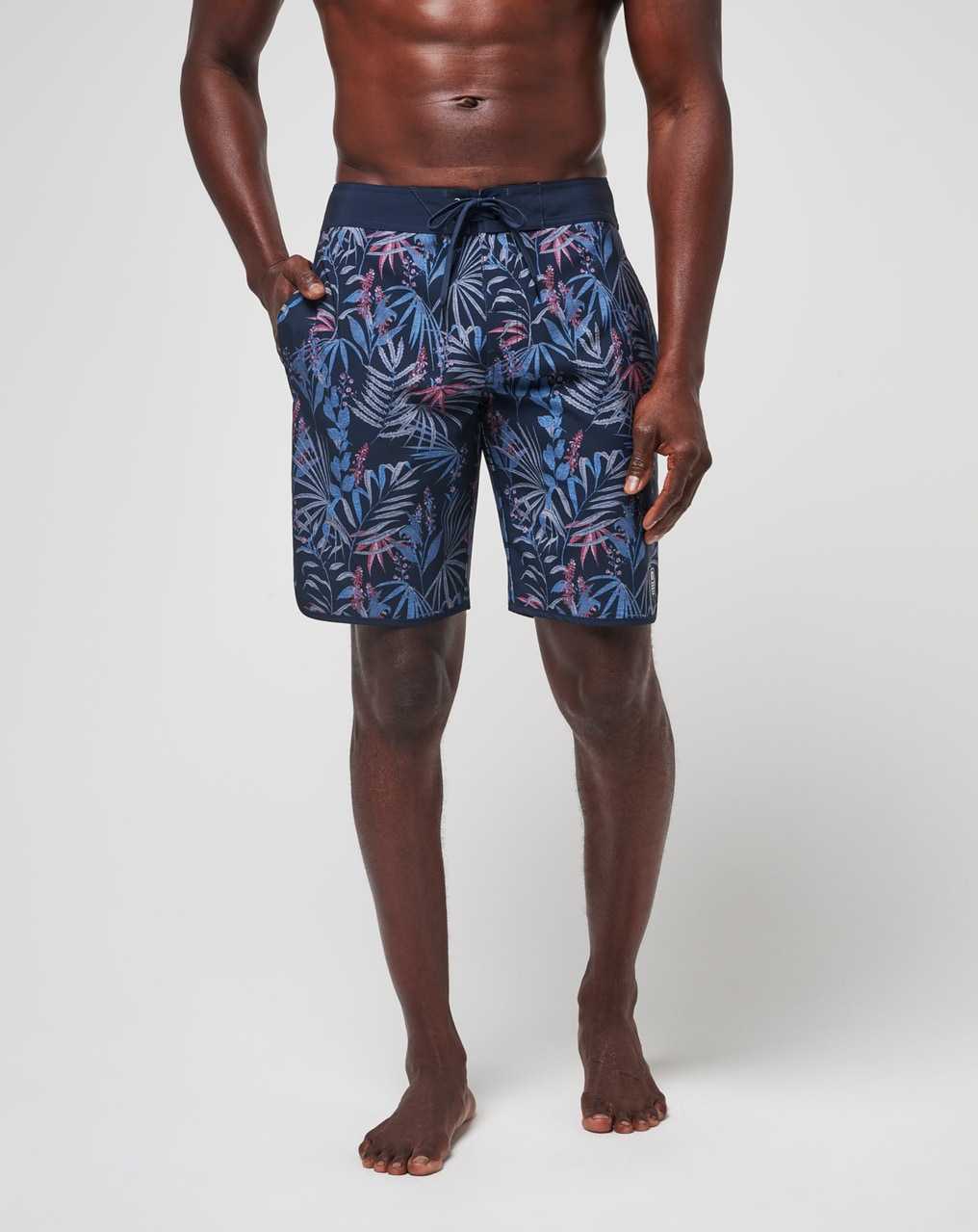 Travis Mathew Cool As A Coconut Boardshort Total Eclipse | YAUFVIE-09