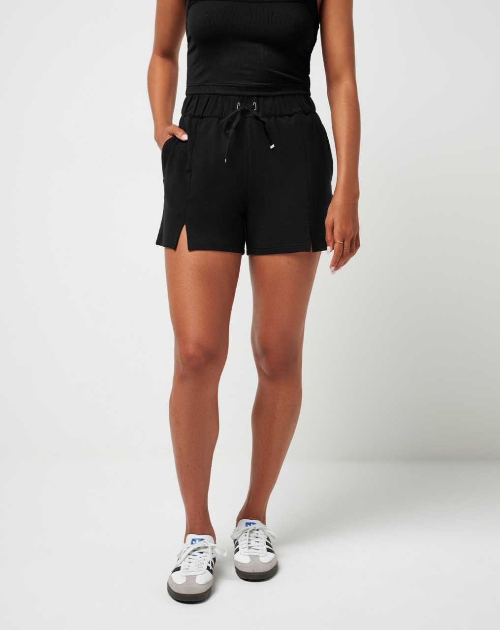 Travis Mathew Hidden Local Short Black | STNBFLC-50