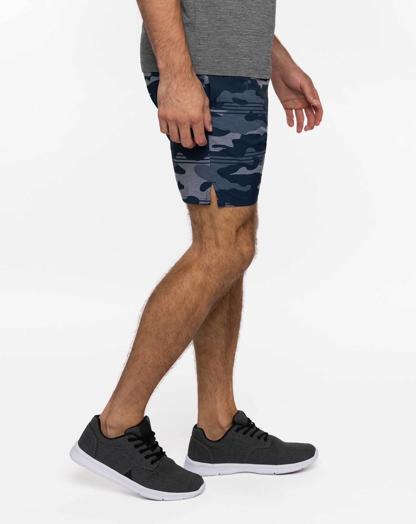 Travis Mathew Leader Board Active Short 7.5in Blue Nights | QFYKGRO-06