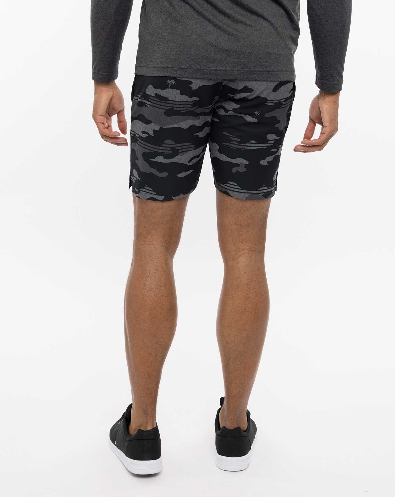 Travis Mathew Leader Board Active Short 7.5in Black | UKBVLNS-26