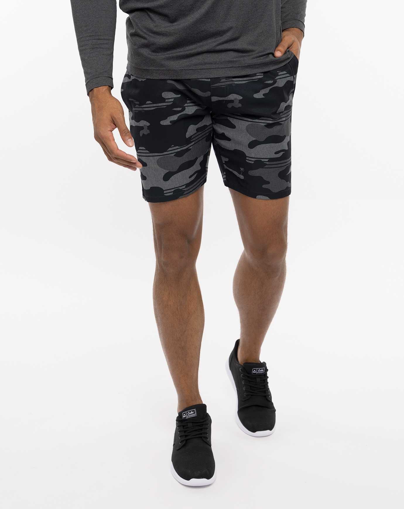 Travis Mathew Leader Board Active Short 7.5in Black | UKBVLNS-26