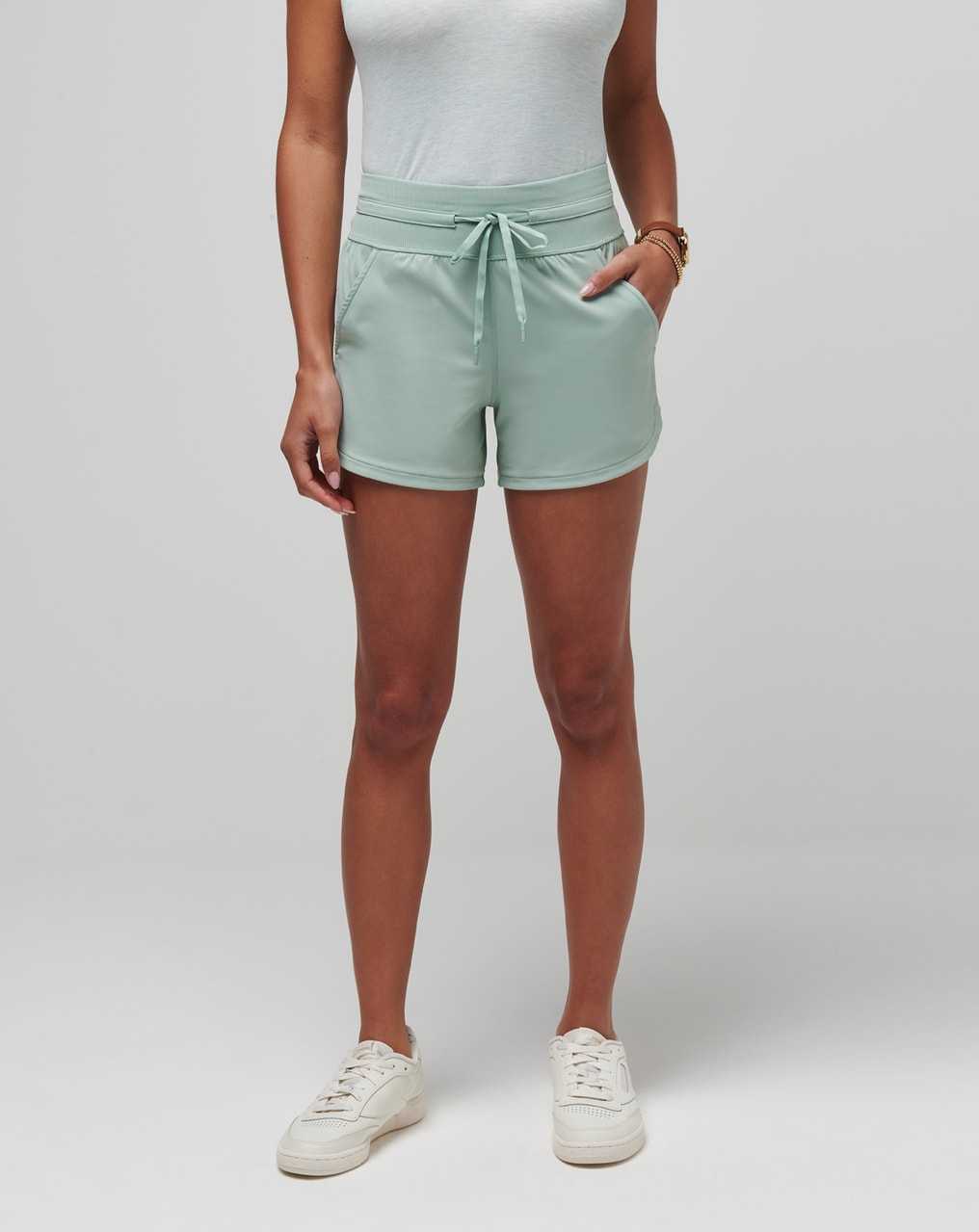 Travis Mathew Moveknit Tie Short Jade | SLBRYMX-10