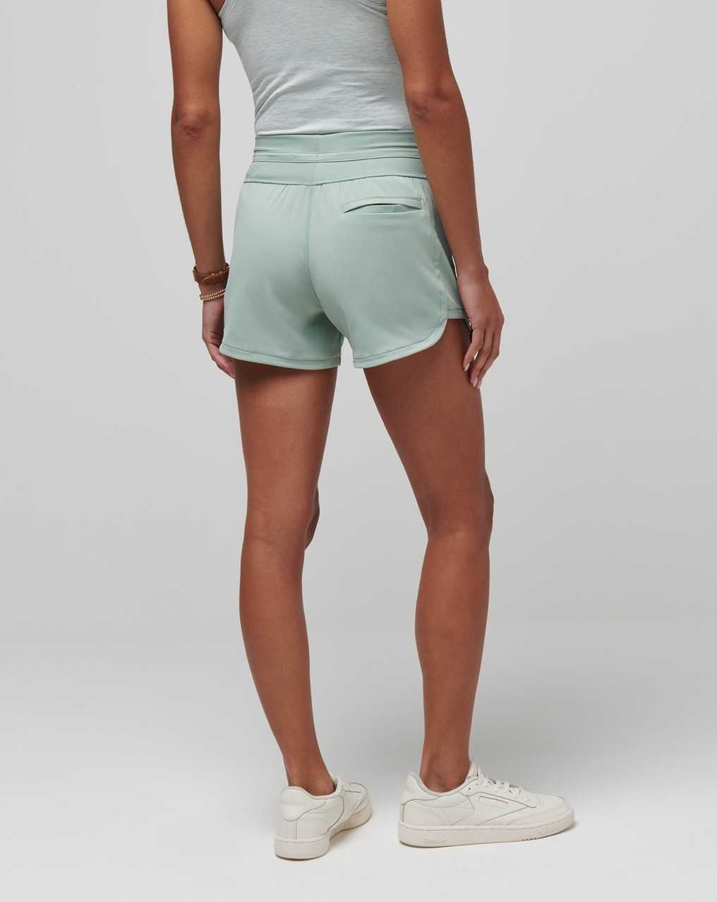 Travis Mathew Moveknit Tie Short Jade | SLBRYMX-10