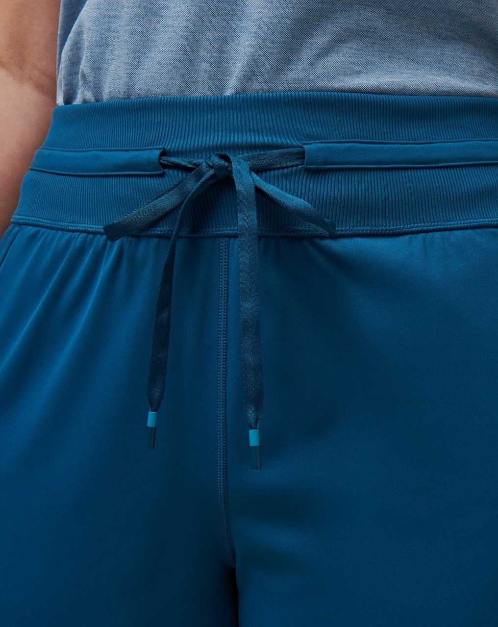 Travis Mathew Moveknit Tie Short Midnight | SROMDFU-05