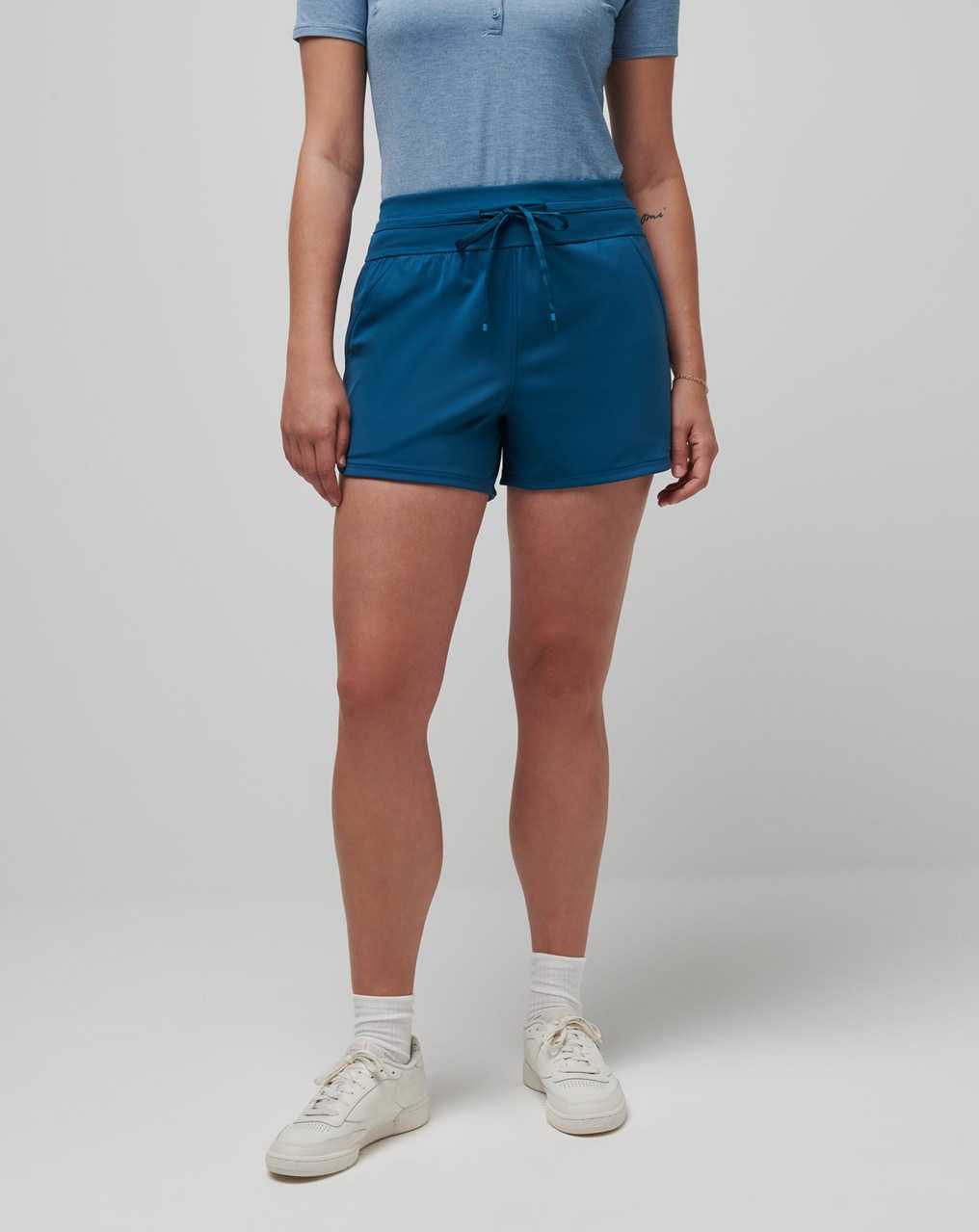 Travis Mathew Moveknit Tie Short Midnight | SROMDFU-05