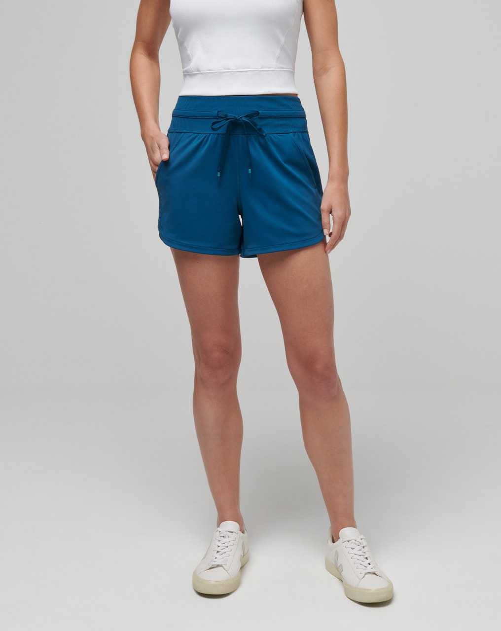 Travis Mathew Moveknit Tie Short Midnight | SROMDFU-05