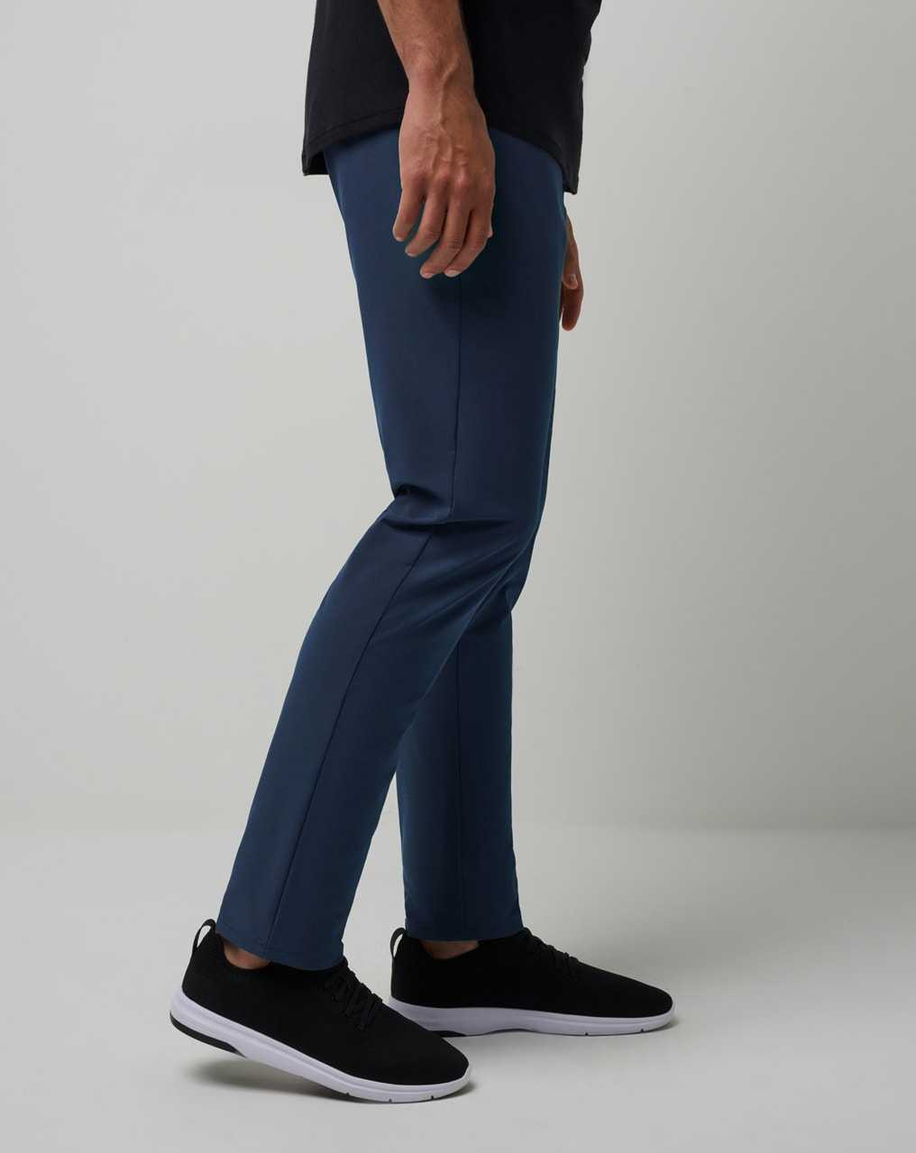 Travis Mathew Open To Close Tech Chino Pant Dress Blues | CSKTVGL-40