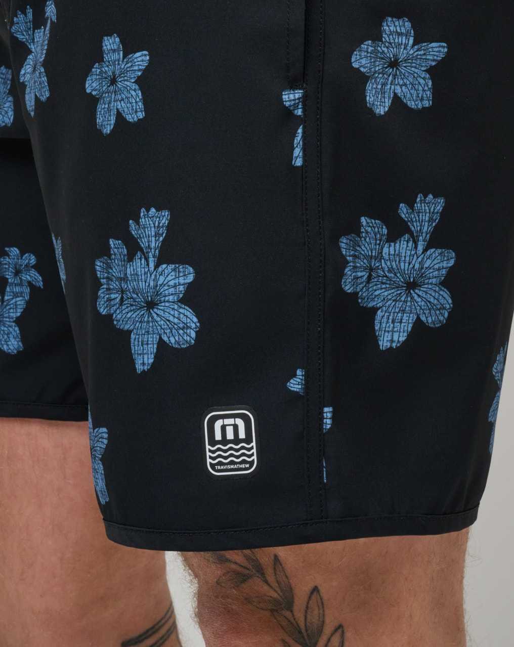 Travis Mathew Pineapple Time Boardshort Black | AHCTRQL-26