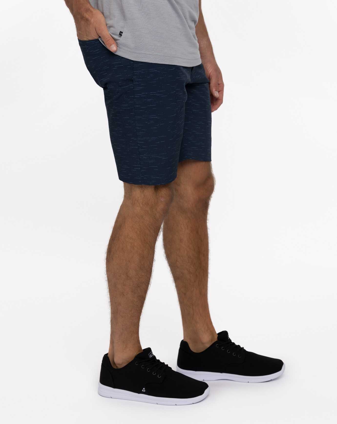 Travis Mathew Solo Trip Short 9in Dress Blues | XADSHNO-75