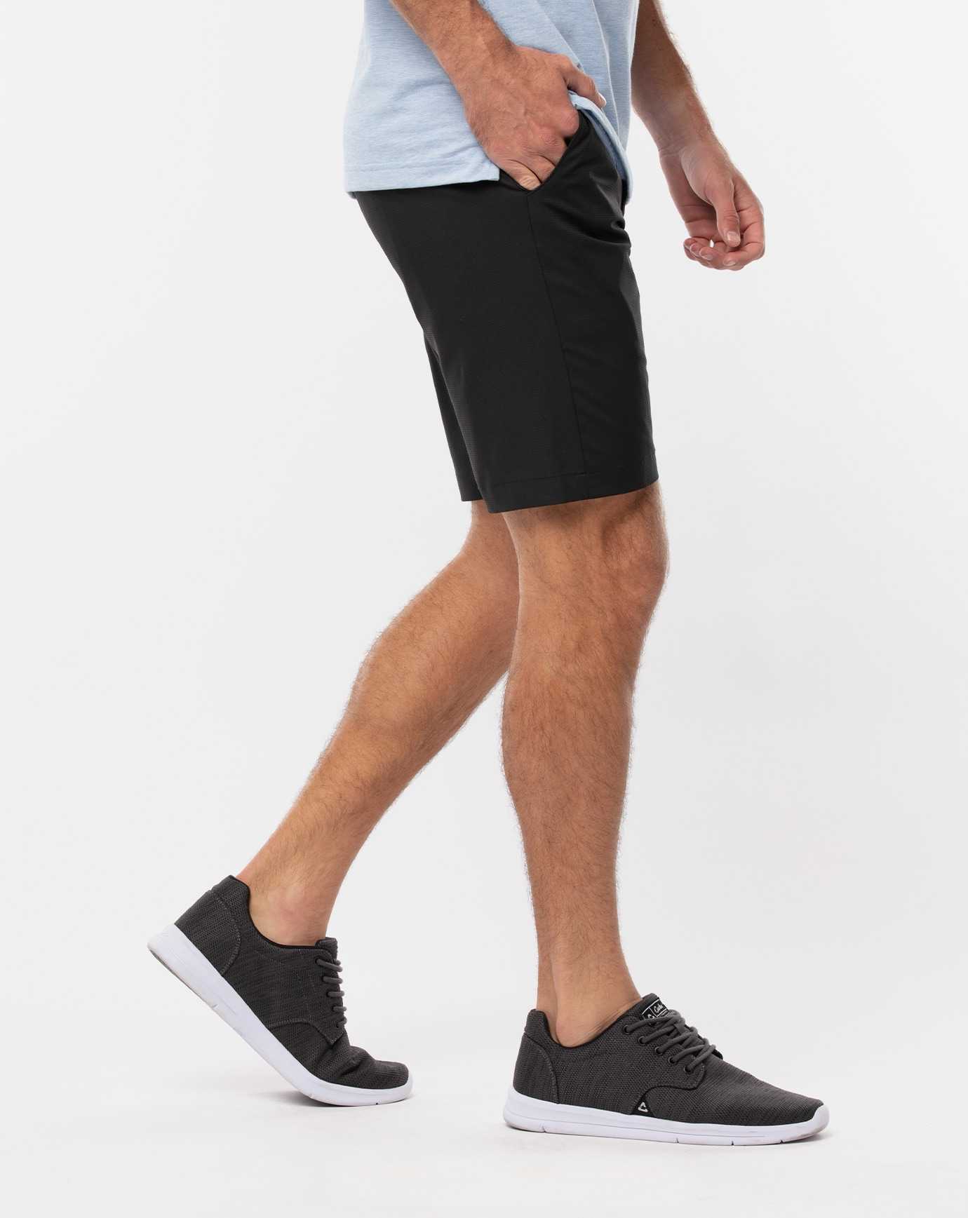 Travis Mathew Starnes Short 9in Black | WHBGCIS-82