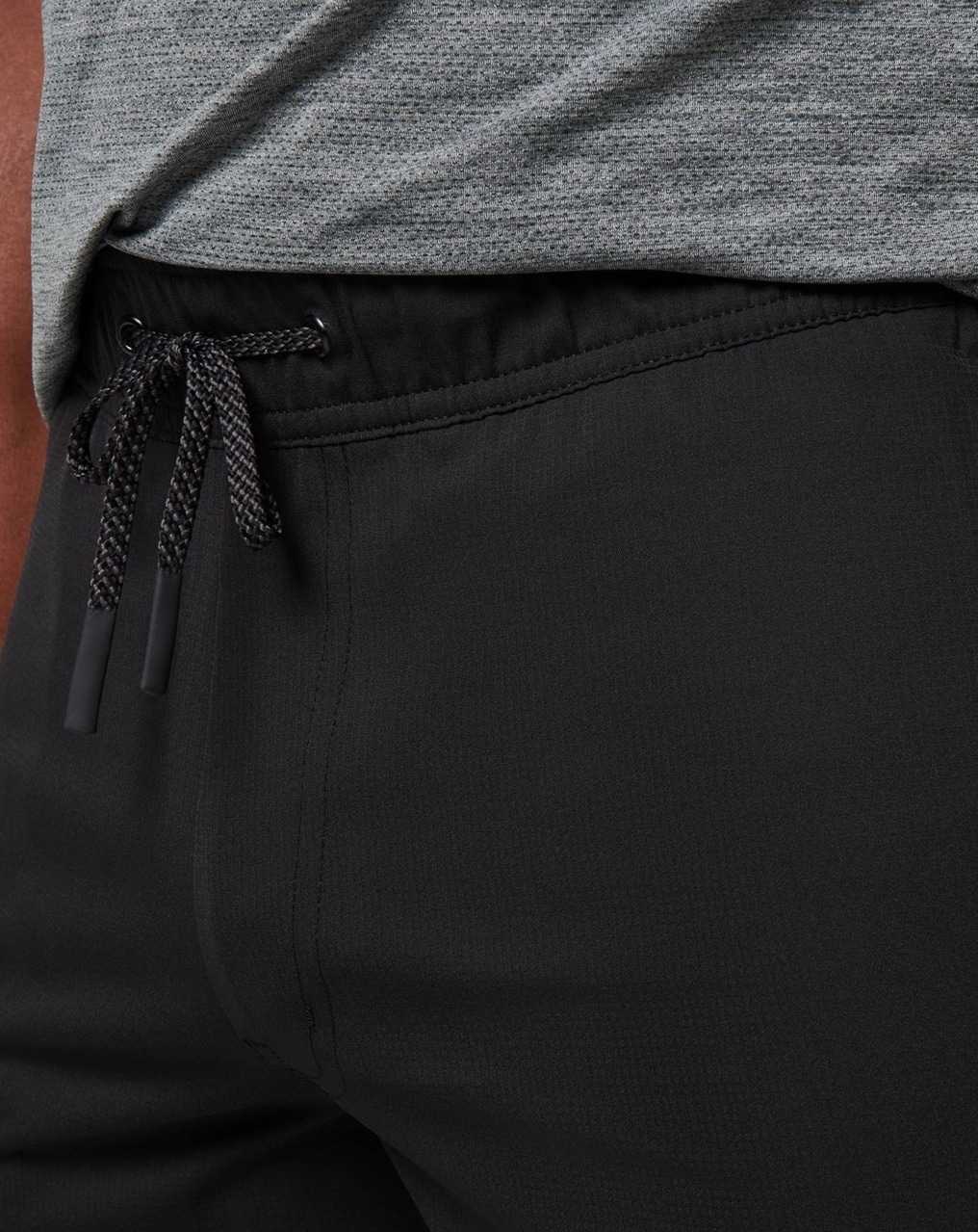 Travis Mathew Wanderlust E-waist Short 7.5in Black | TBAEZHR-53