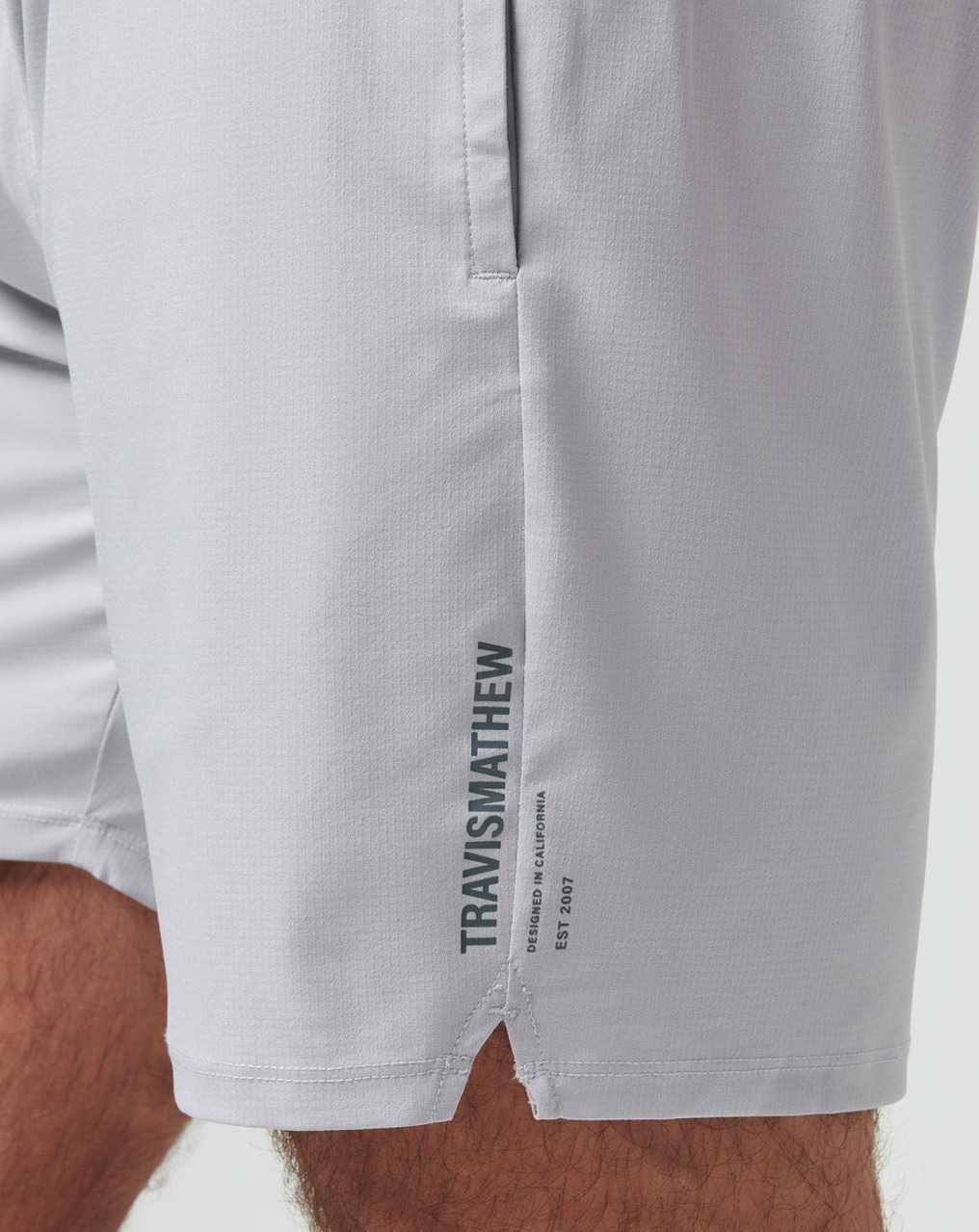 Travis Mathew Wanderlust E-waist Short 7.5in Micro Chip | BQCWGNF-25